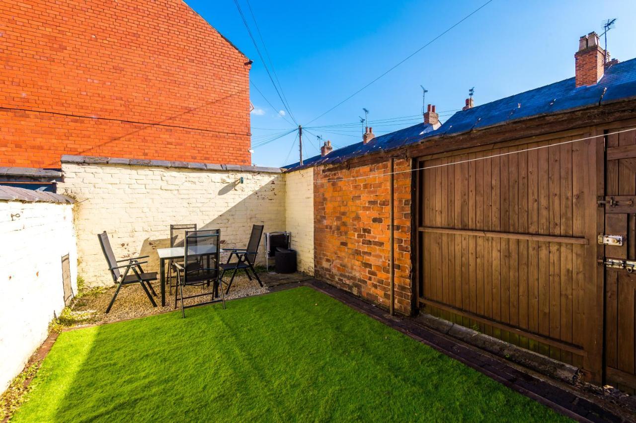 Spacious 3-Bed House In Chester By 53 Degrees Property, Ideal For Families & Professionals, Free Parking - Sleeps 7 Exterior foto