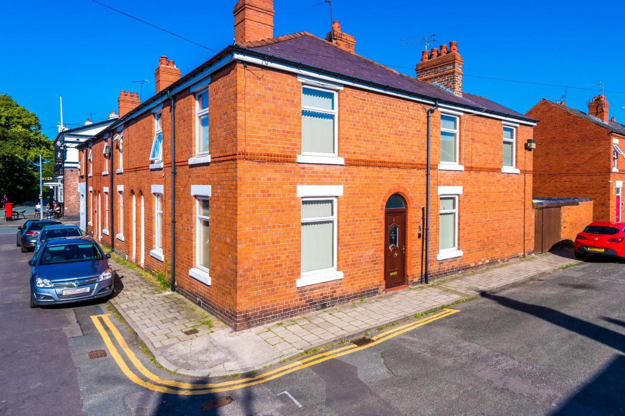 Spacious 3-Bed House In Chester By 53 Degrees Property, Ideal For Families & Professionals, Free Parking - Sleeps 7 Exterior foto